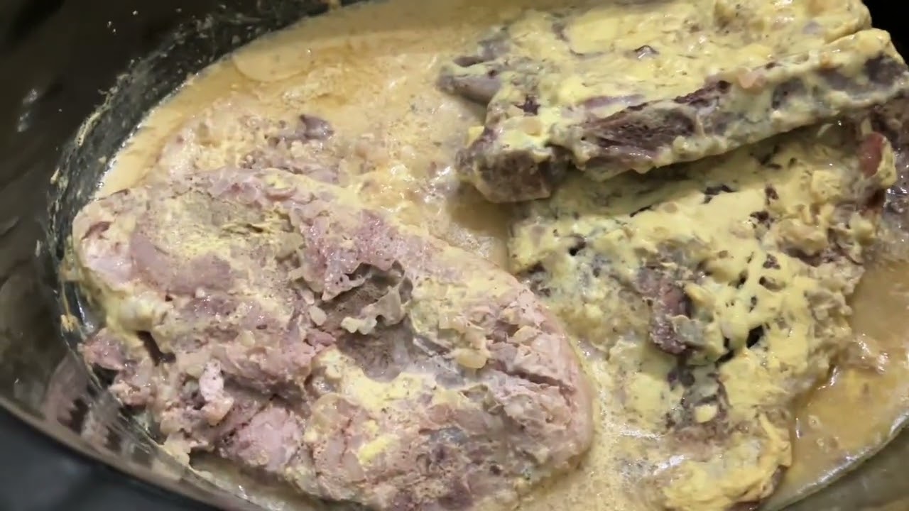 Frozen Pork Chops in the #slowcooker | #keto #mondaymeal #yodathedog