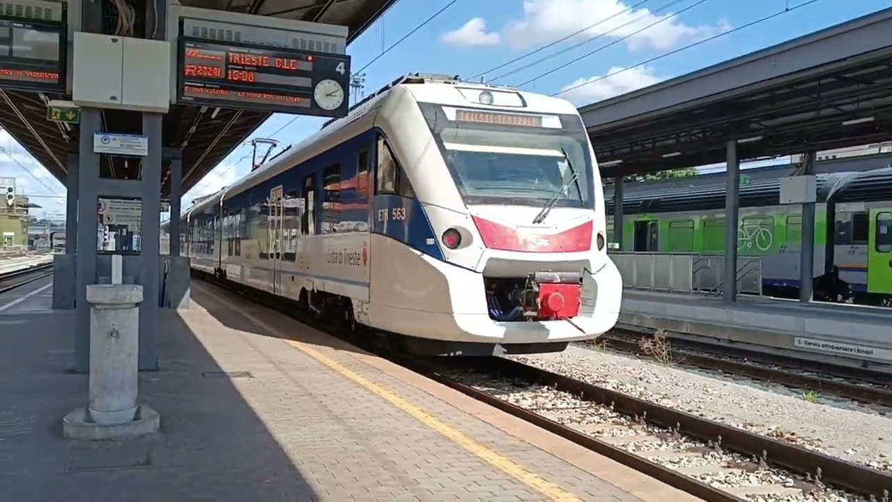 Treni passeggeri alla stazione di Udine