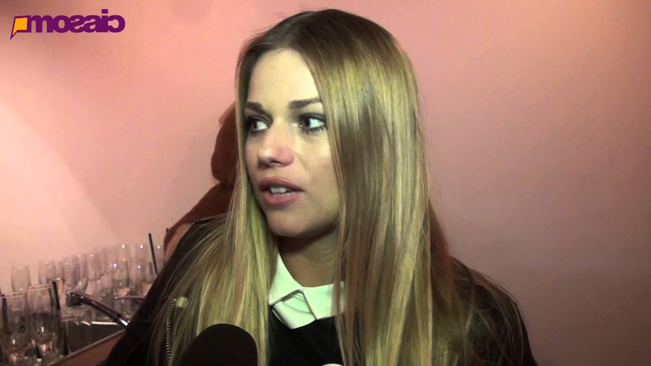 MosaicOnline - Cserpes Laura: Érzelmileg manipuláltak vagyunk