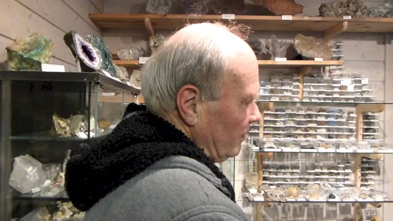 Averøy Rotaryklubbs besøk hos i Rolfsens mineralsteinsamling