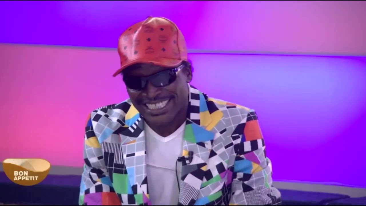 Adama yalomba sur notre plateau. Mdr....