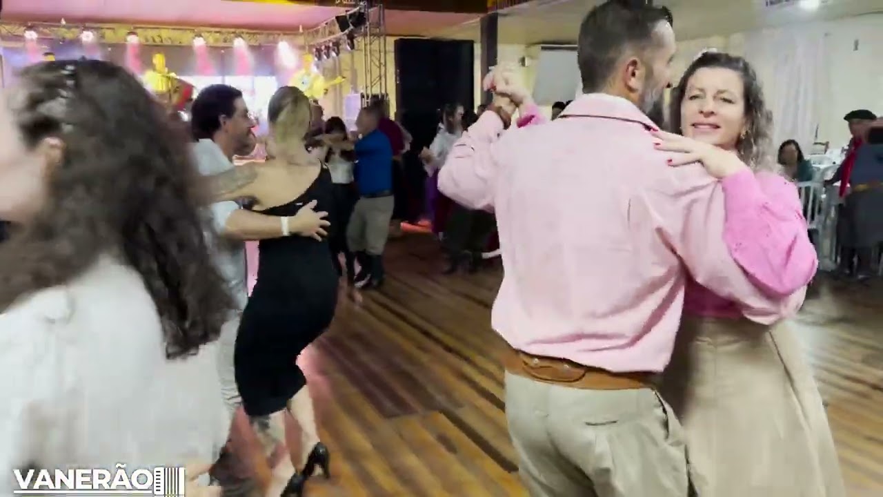 Uma rancheira num baile bem campeiro com Grupo Vanerão