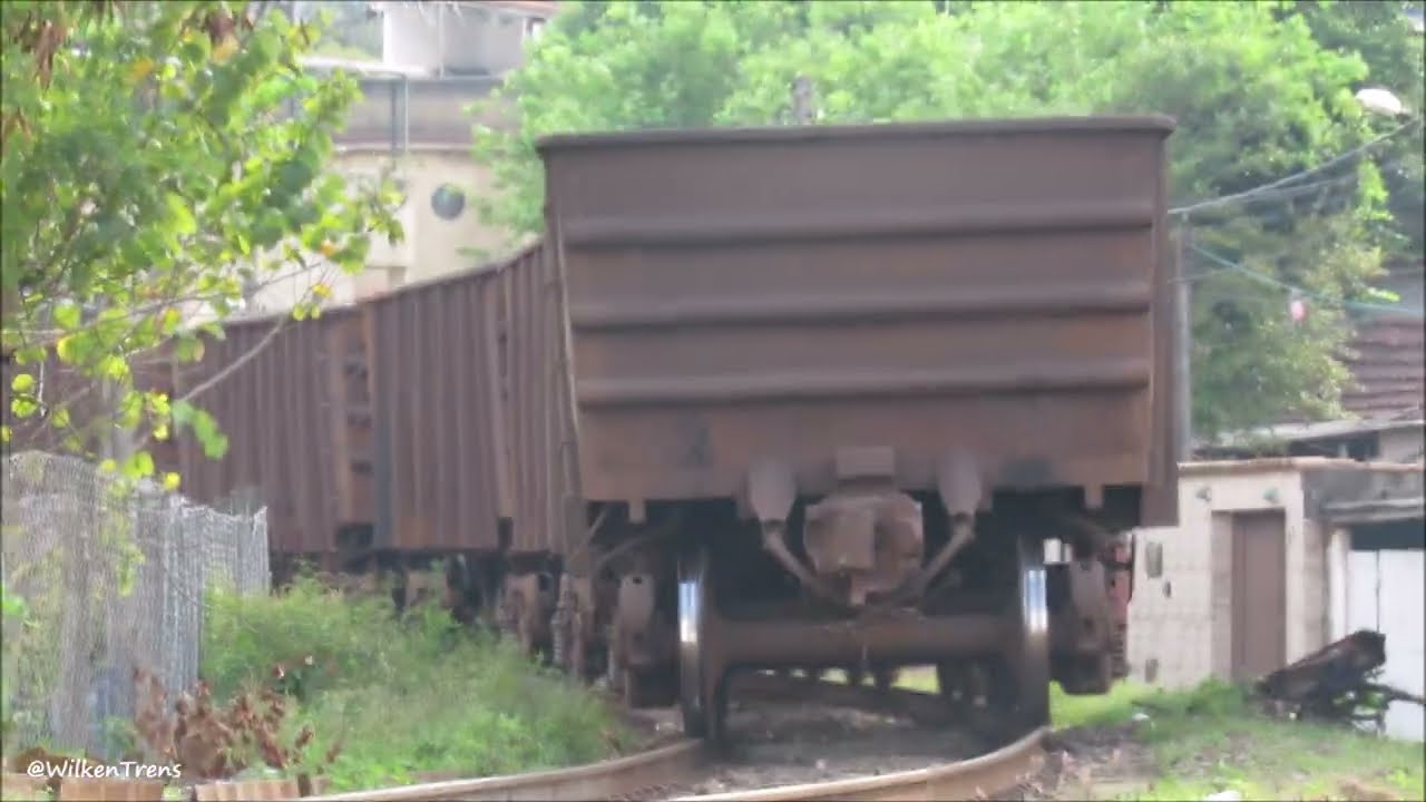 GE AC44i #7219-5 e #3473-1 raida passando pelo centro da cidade de Três Rios.