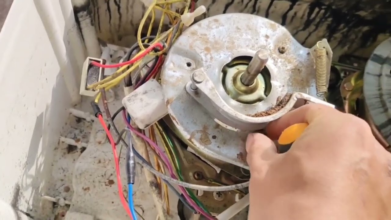 小伙演示更换半自动洗衣机脱水电机全过程和细节分享给大家