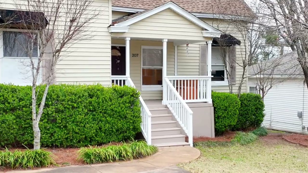 207 N 12th Street, Opelika, AL (Tori Beth Thompson, HomeLink Realty)