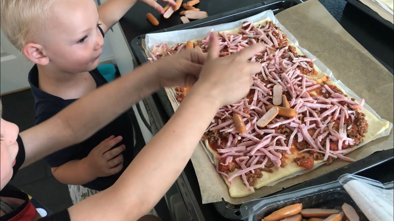Oscar og Marco laver hjemmelavet pizza til aftensmad 🍕