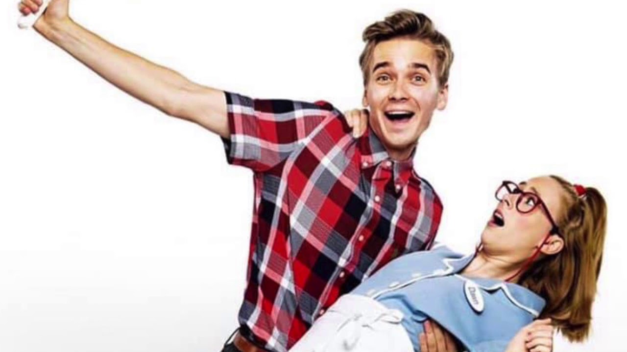 Joe Sugg - the elf and the turtle: an epic wedding slime tutorial