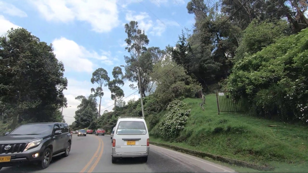 VOLANDO  EN  DRONE 4K - DRIVING BOGOTA ,  LA AVENIDA CIRCUNVALAR, COLOMBIA