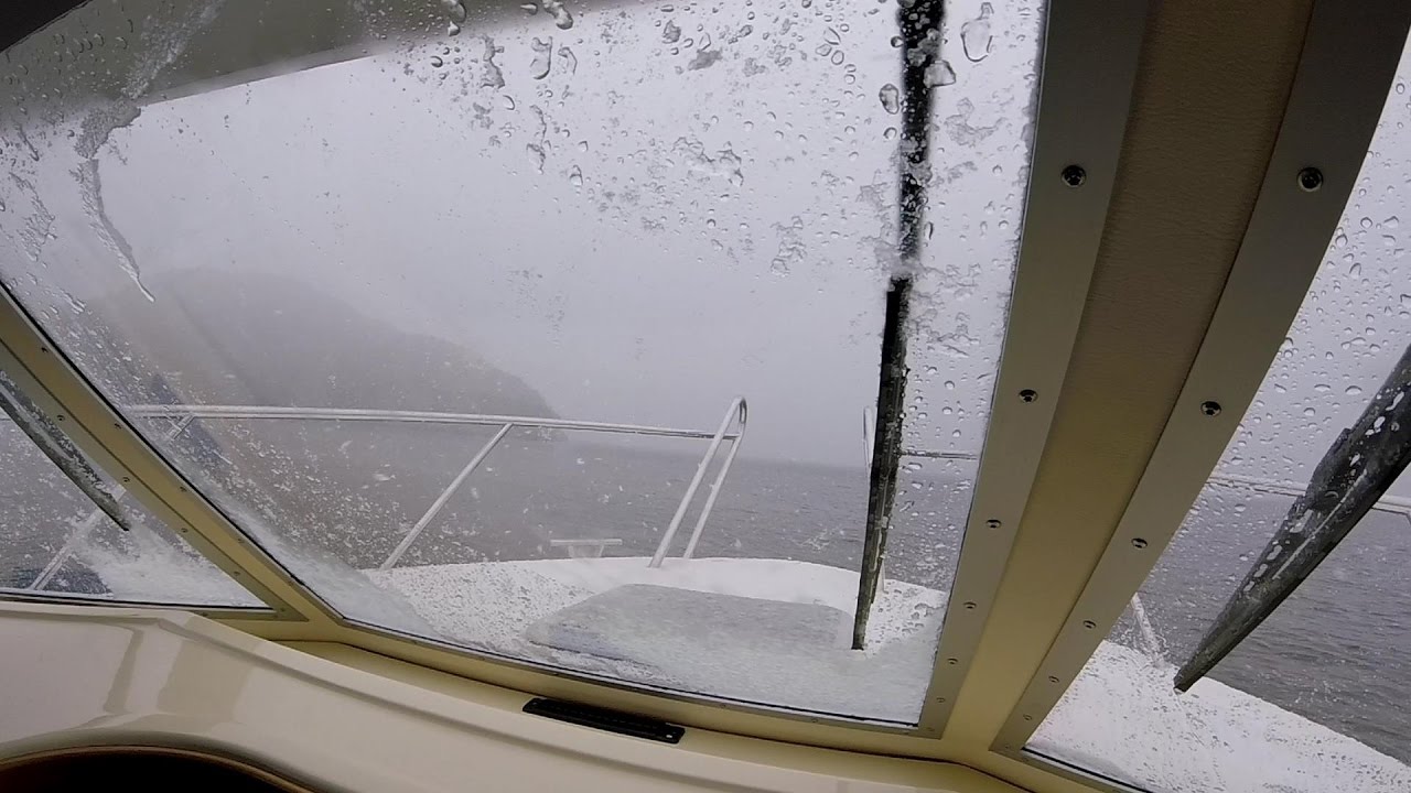 NB 870 i godt snødrev. Kjekt med helårsbåt på vestlandet