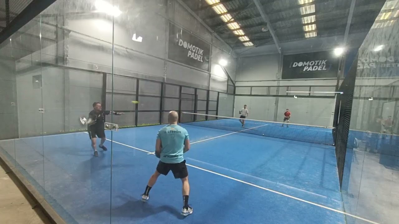 Partido.  ARL- Víctor.   VS.  Iván -  Álvaro.   2 Set.  6-4