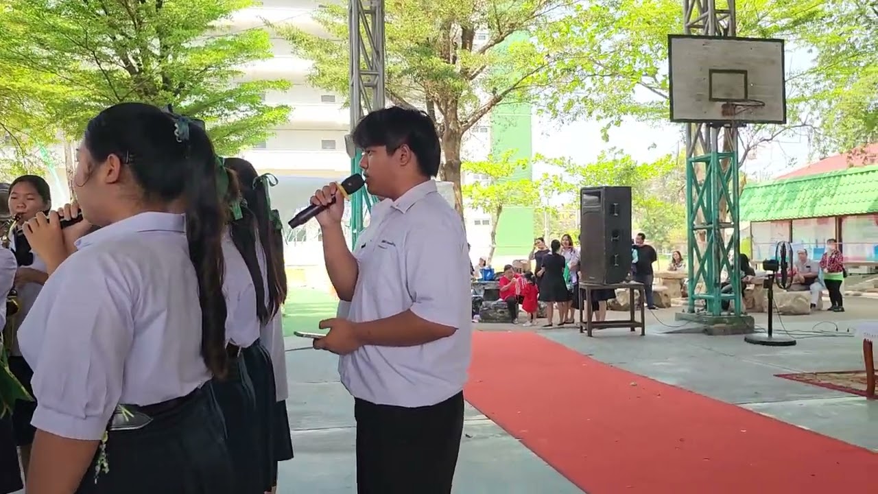 วีดิโอ15 ทุกคนร่วมร้องเพลงอาลัยพูลเจริญ ราชพฤกษ์ผลิบาน (190269)​