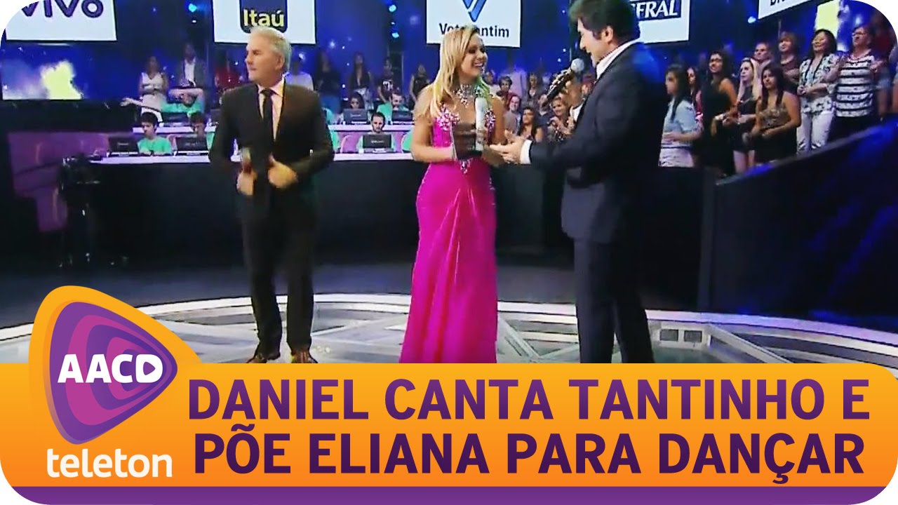 Daniel canta Tantinho e põe Eliana para dançar