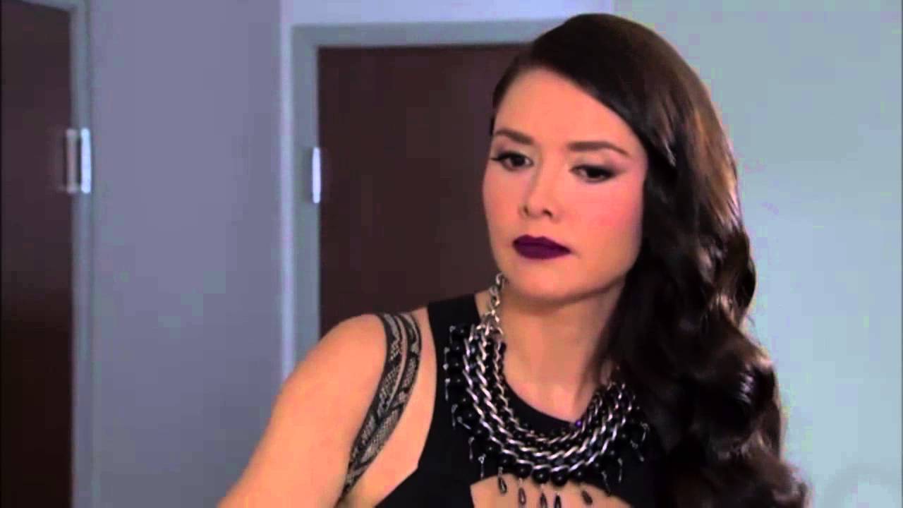 Pasi&oacute;n y Poder (2015) - Nina cachetea a Erick