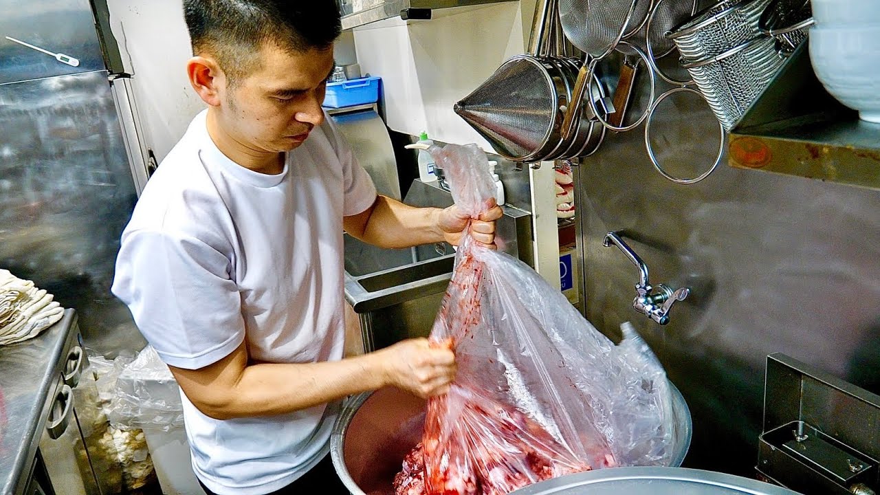 朝5時半から始まる怒涛の仕込み！動物系100%の超人気店【中華蕎麦ひら井】に潜入。