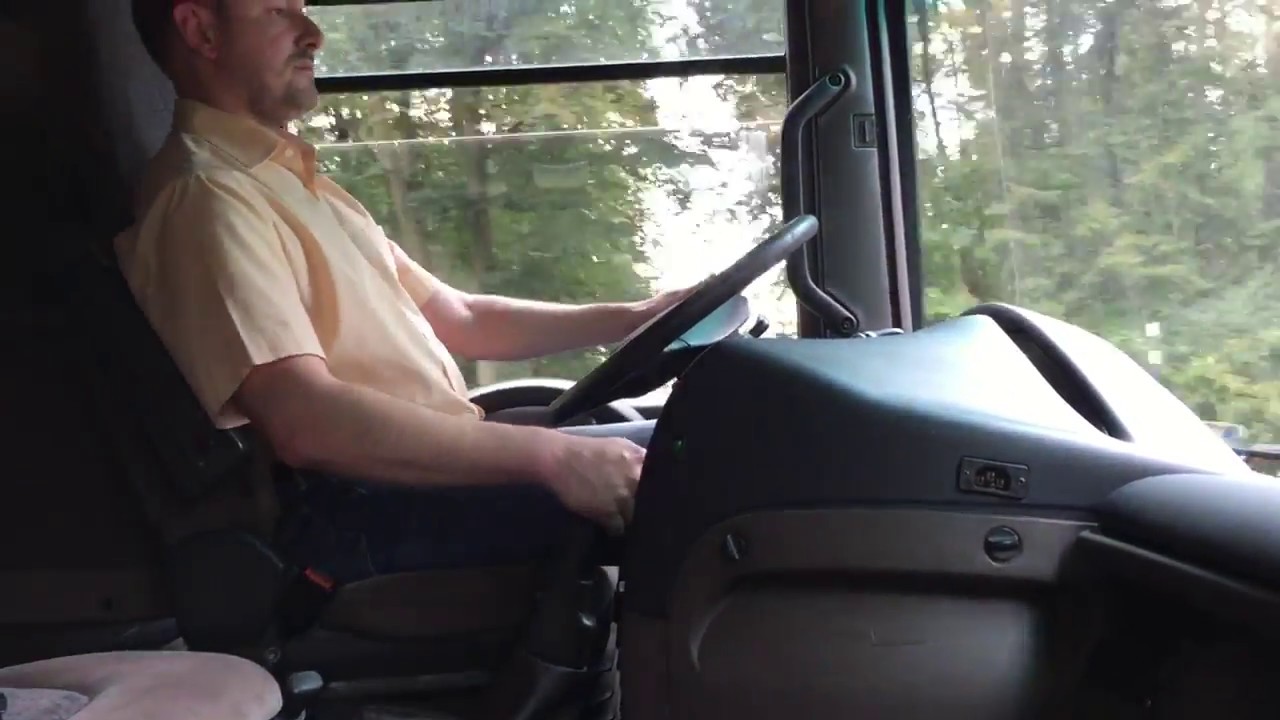 Driving Truck shifting Mack E7 e tech engine Renault Magnum 440 manual shifting ZF 16S turbo whistle