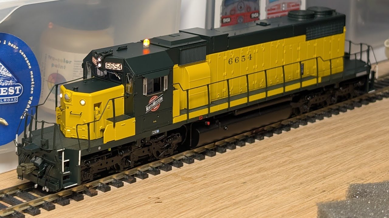 Sound and light function test - HO Scaletrains C&NW SD38-2 #hoscale 
