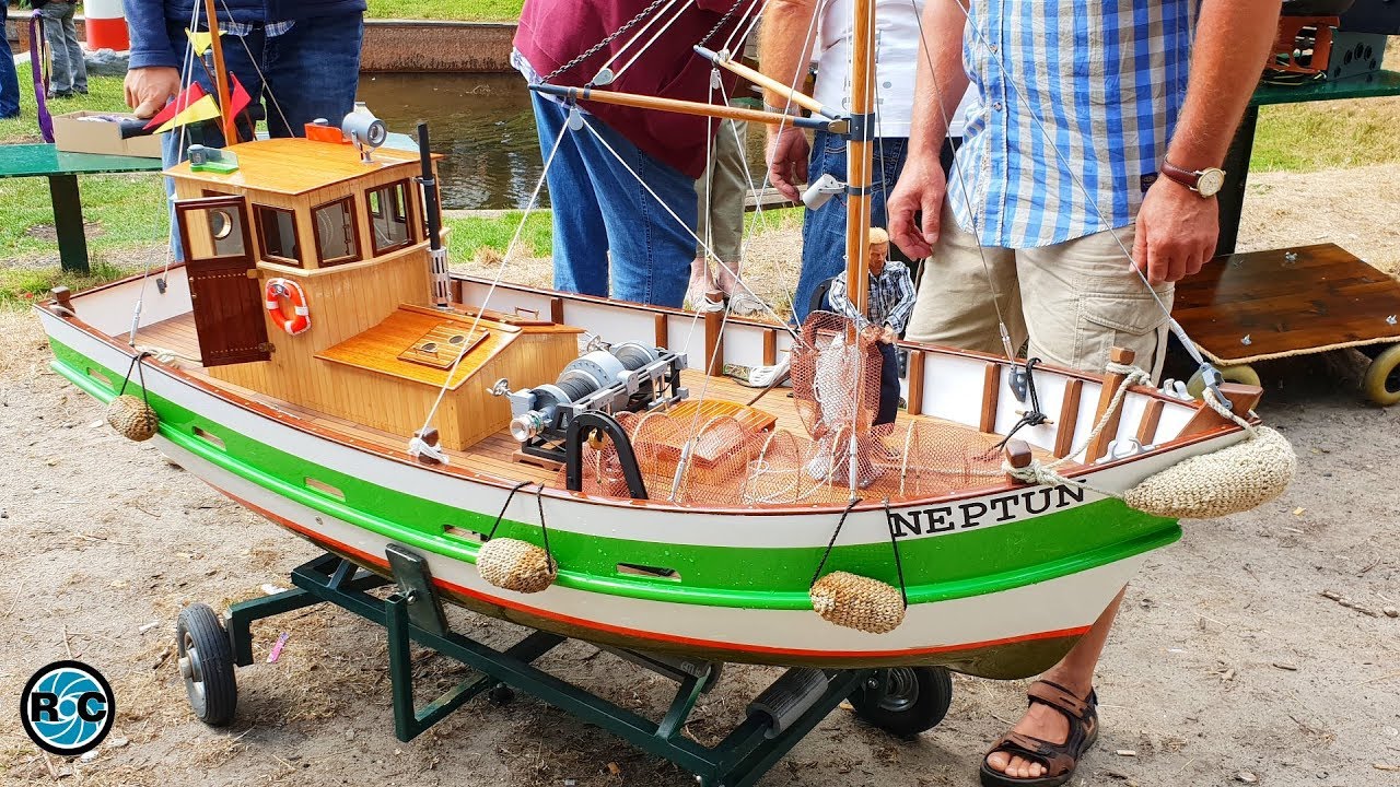LARGE RC BOAT FISHING TRAWLER NEPTUN 1:6 SCALE