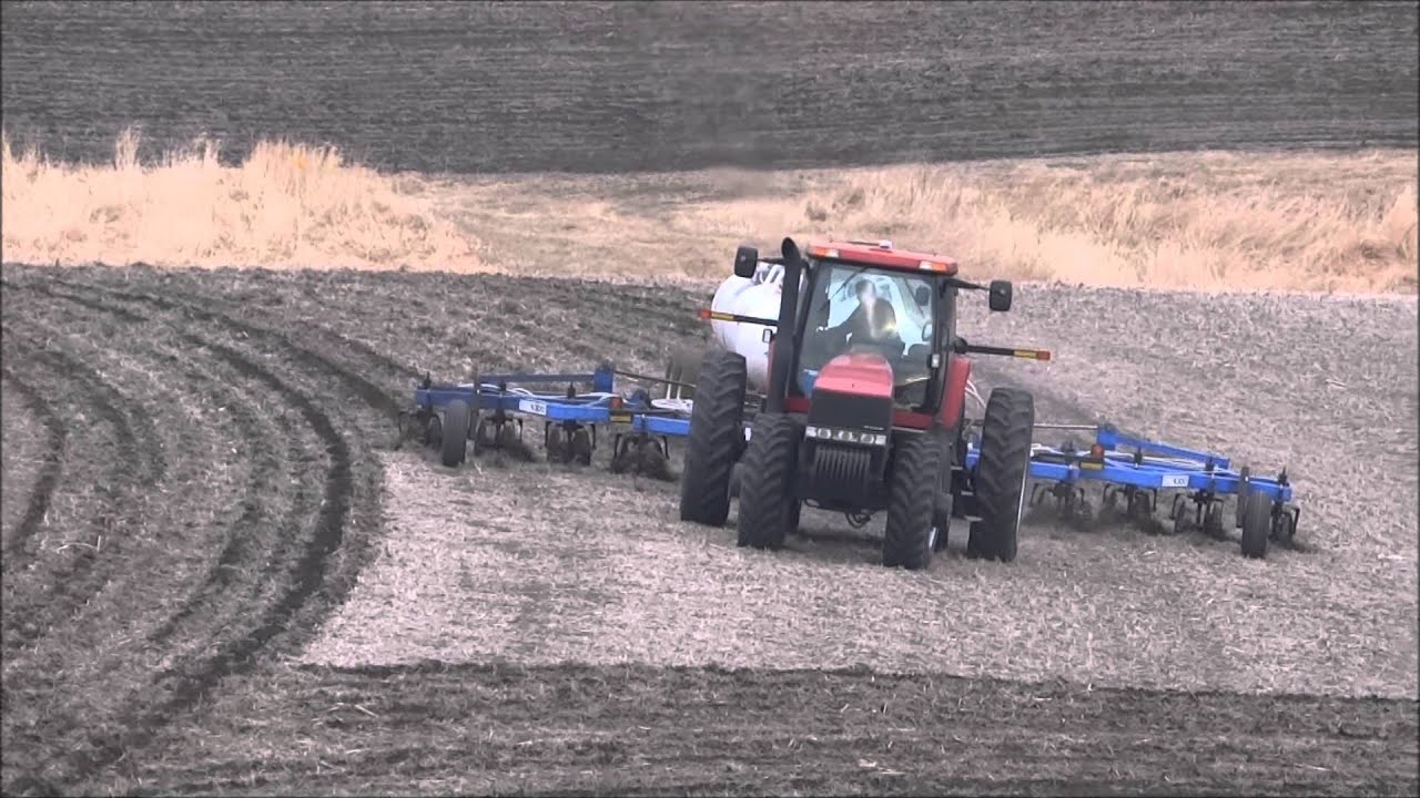 Case IH Magnum 230 pulling DMI 4300 Anhydrous Toolbar