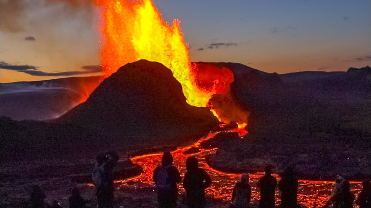 HUGE VOLCANO ERUPTION AT NIGHT!!! ICELAND VOLCANO ERUPTION - May 16, 2021