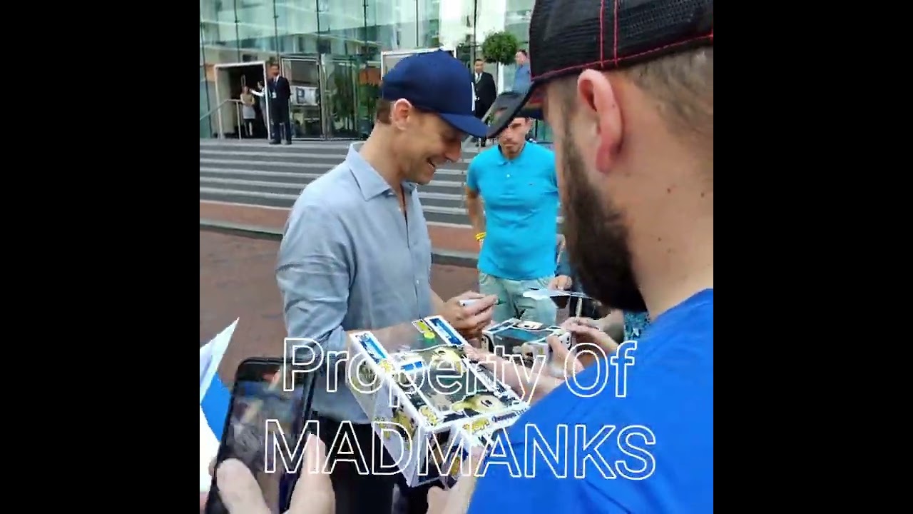 Meeting Tom Hiddleston he doesn't like the people overcrowding him though.