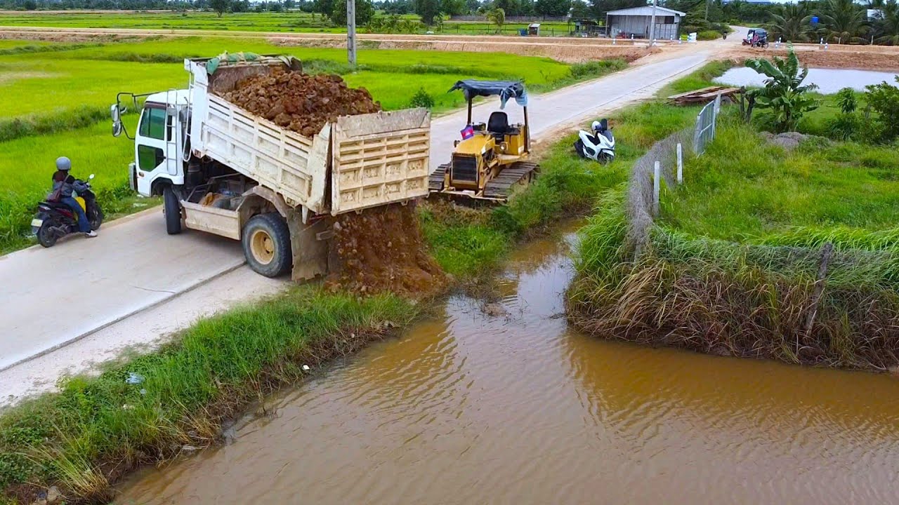 Incredible New PROJECT!! Start Landfill Delete Flooded Pond Use Bulldozer Pushing Soil & 5ton Truck.