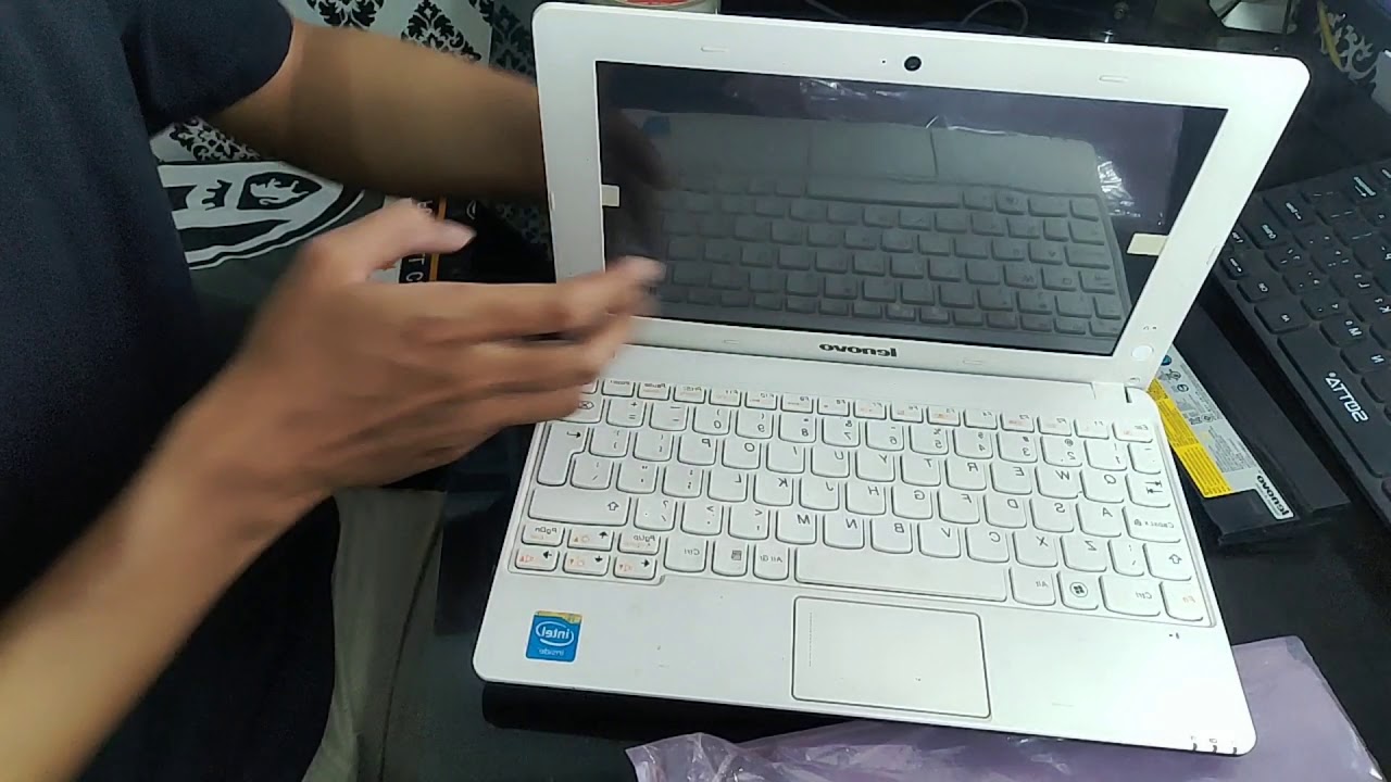 Ganti layar lcd Notebook Lenovo E10