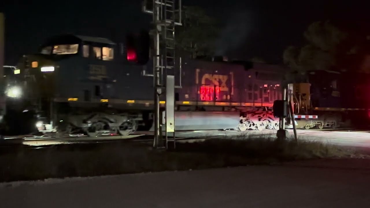 CSX M453 throws it into notch 8! (archive)