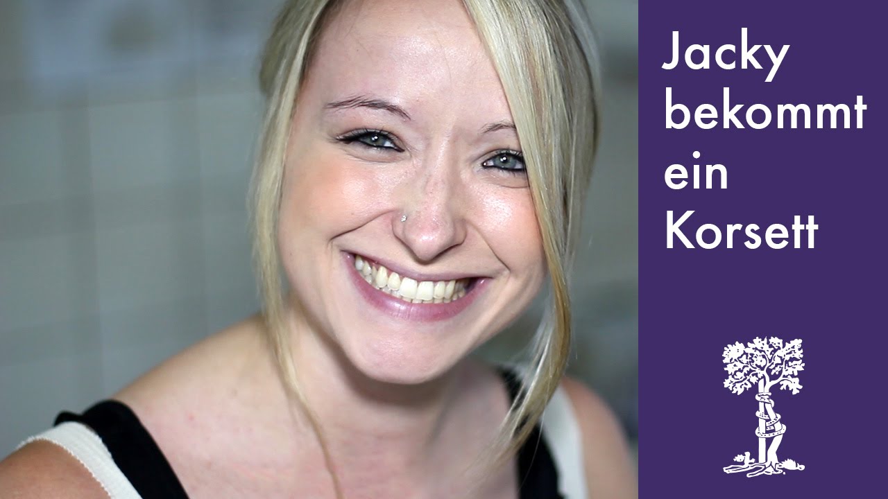 Jacky bekommt ein Skoliose-Korsett