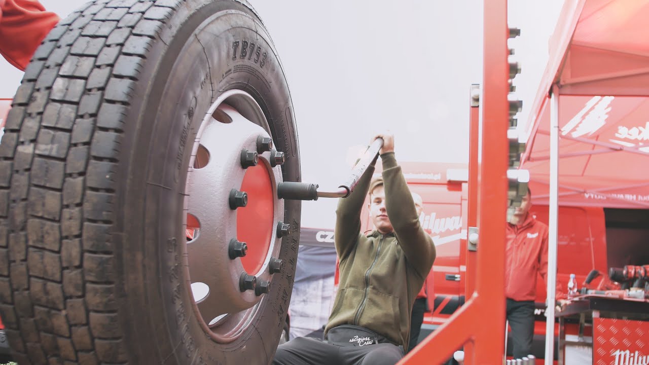 Test  Klucza Udarowego Milwaukee M18 | Odkręcanie Koła Samochodu Ciężarowego | Agro Show Bednary