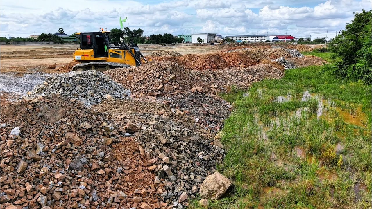 OH.Add Size Project Dozer DH17C3 Skill For Building The Water Using Stones For Fill Landfill Pushing