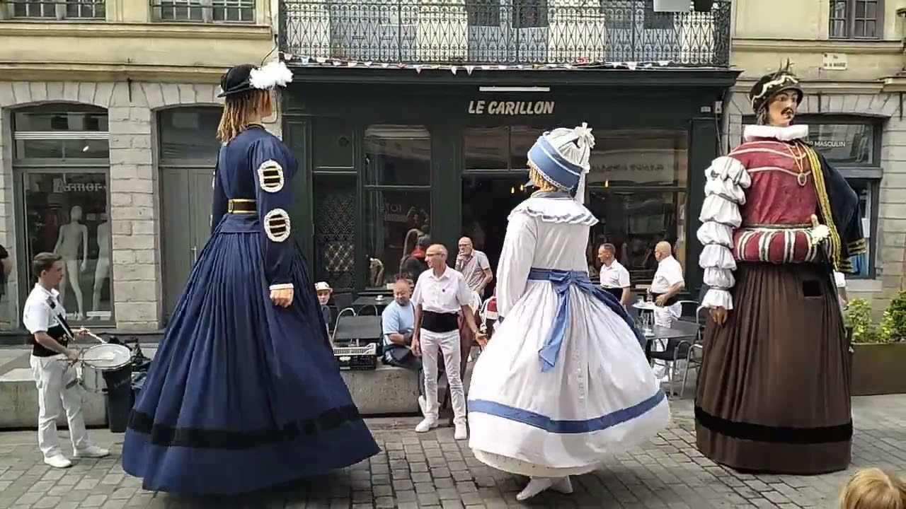 Jacquot Fillon et binbin en balade rue de la mairie mardi 9 juillet 2024