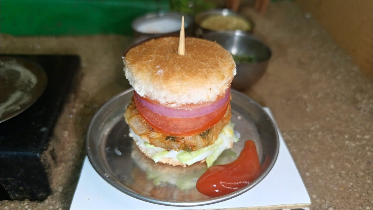 Mini kitchen making mini burger 🍔🍔😋 #burger #smallkitchen #minikitchen #recipe #food #longfeed#tasty