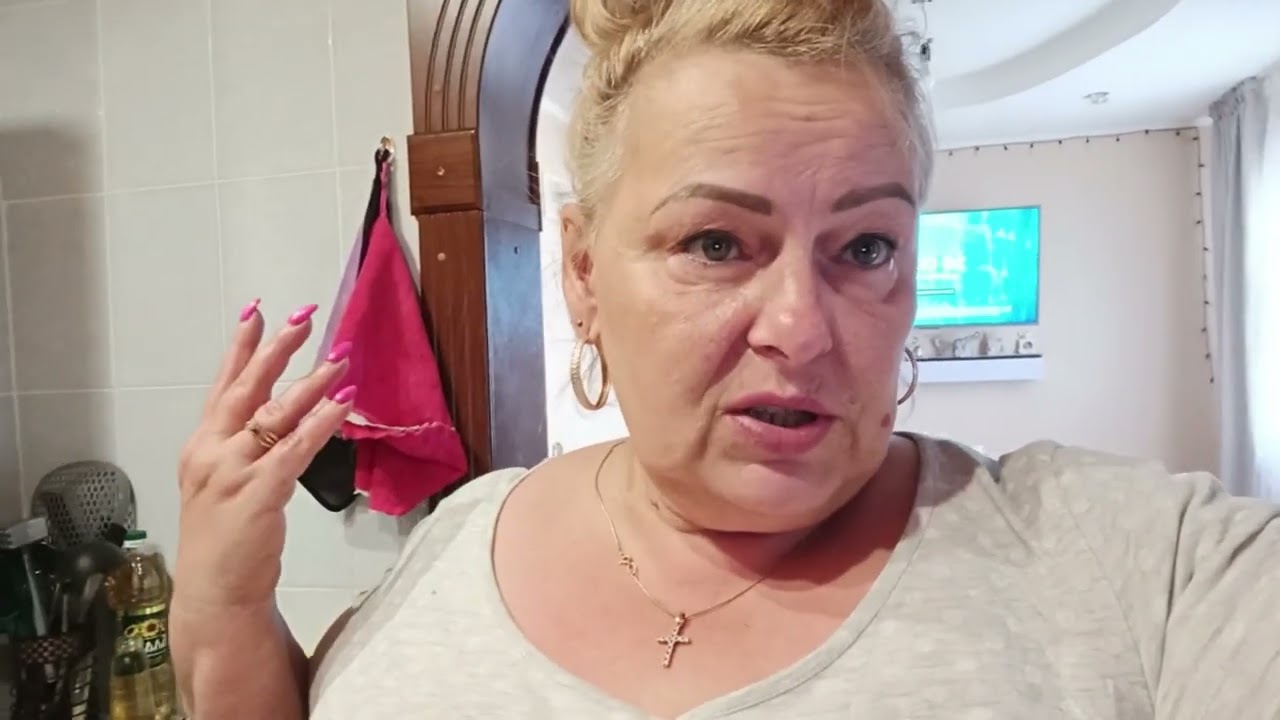 РОДИЛА МАША /НАЖАРИЛА БЕЛЯШЕЙ, КОТЛЕТ /ИСКУПАЛИСЬ В БАССЕЙНЕ /РОНИК В ЗАПЛЫВЕ /ДЕТИ ПРИВЕЗЛИ РОЛЛЫ