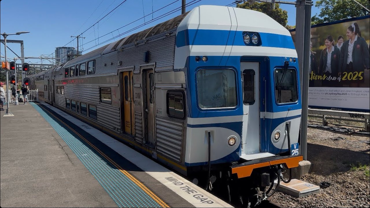 28/1/26 - 8 car Intercity V set (V10/V25) arriving at Strathfield on Non timetabled 910-