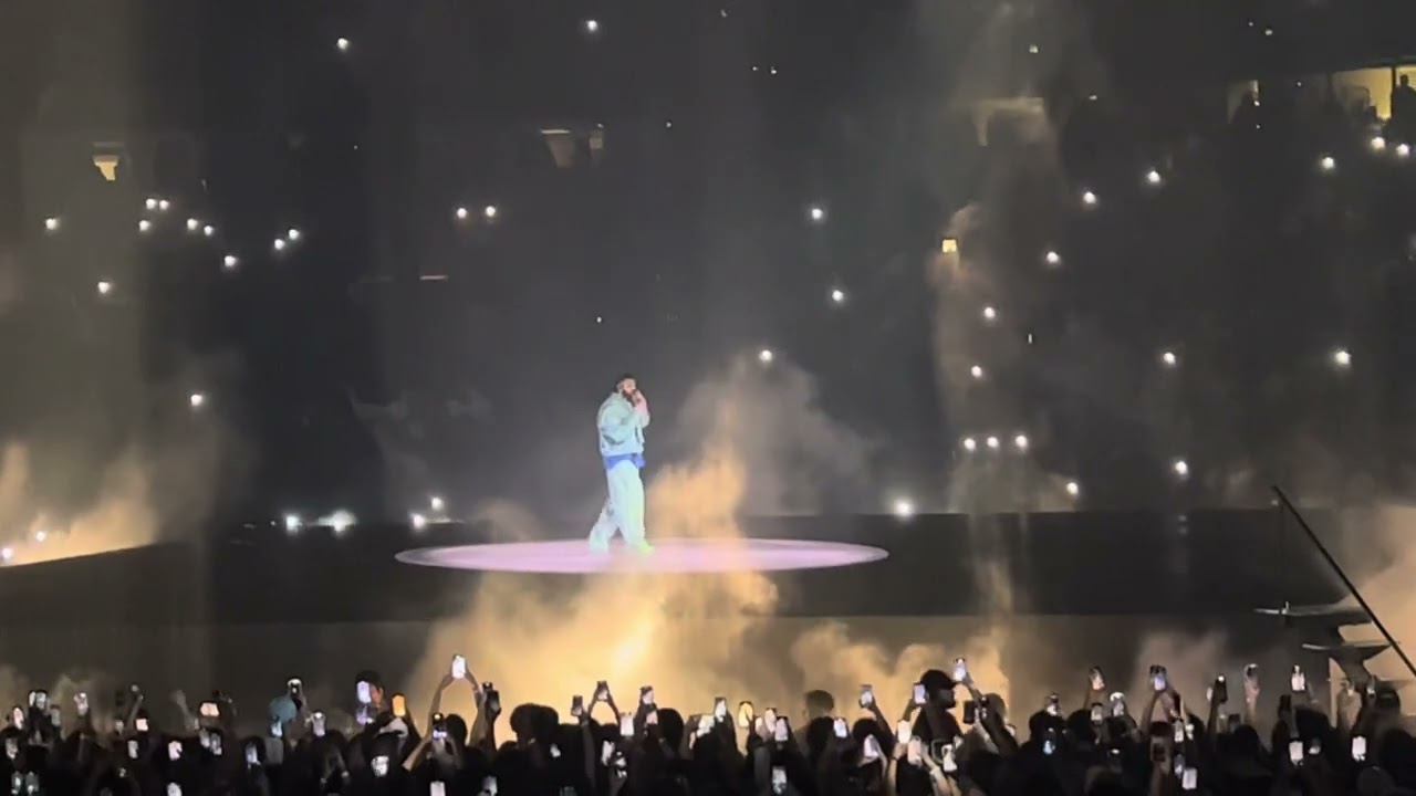 Drake-Shot For Me LIVE (Chicago Opening Night) it’s all a blur
