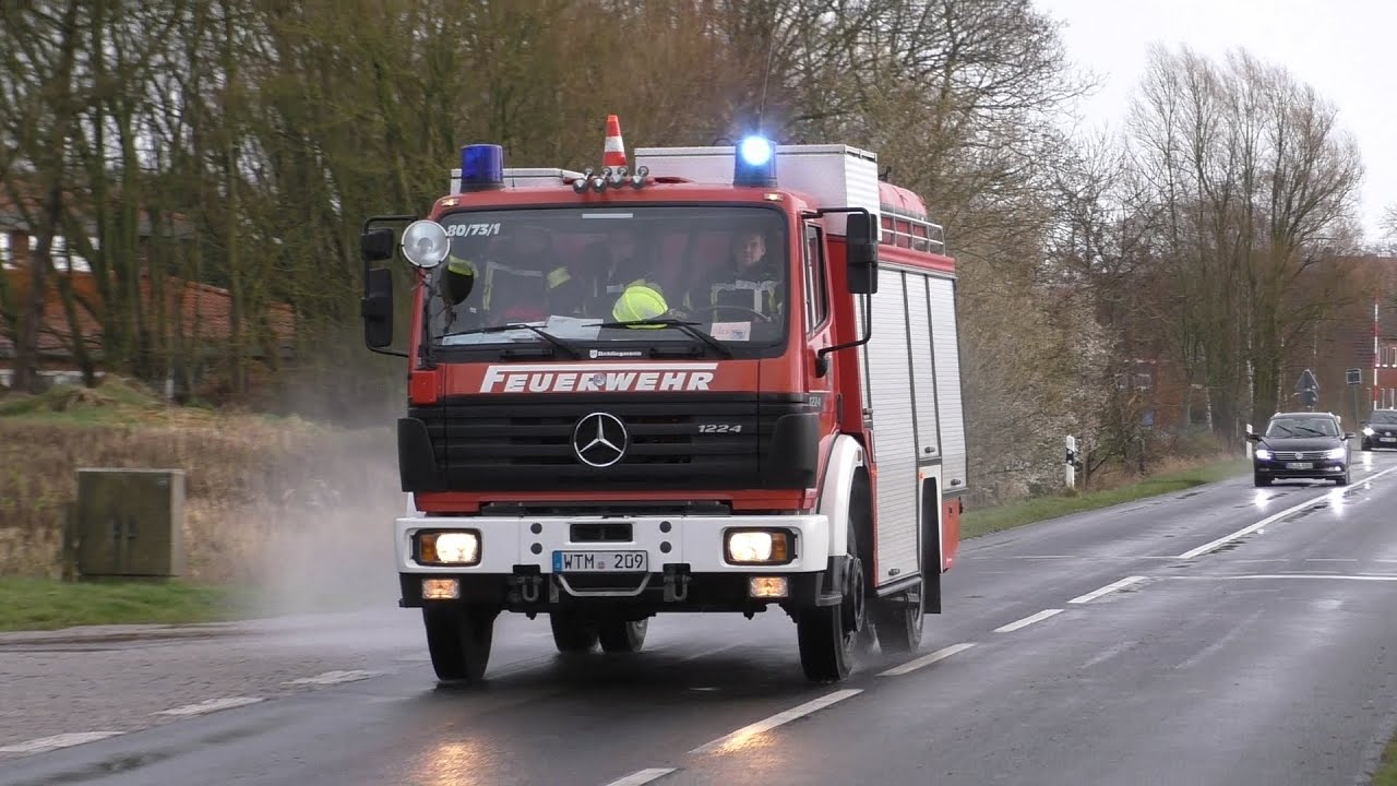 [Gefahrgutunfall auf Fähre in Bensersiel] Einsatzfahrten Feuerwehr Esens , Drohnengruppe usw