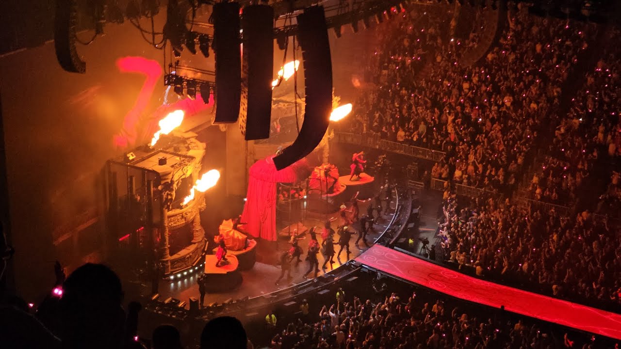 LADY GAGA MAYHEM BALL TOUR MIAMI 13 MARCH - INTRO / ABRACADABRA / JUDAS / AURA/ SHEIBE