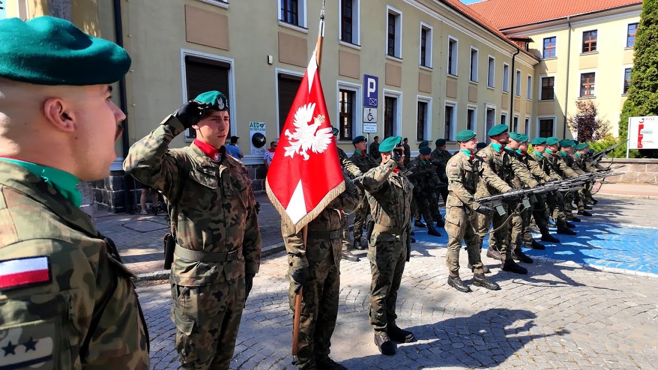 Święto Wojska Polskiego w Piszu - Salwa honorowa w wykonaniu 1 Dywizjonu Rakiet w Orzyszu