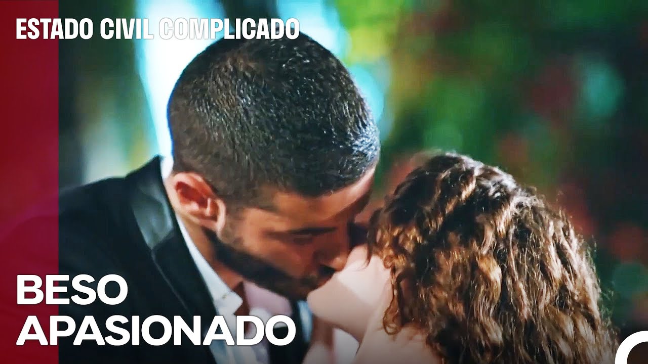 Can Se Pegó A Los Labios De Ayşegül - Estado Civil: Complicado
