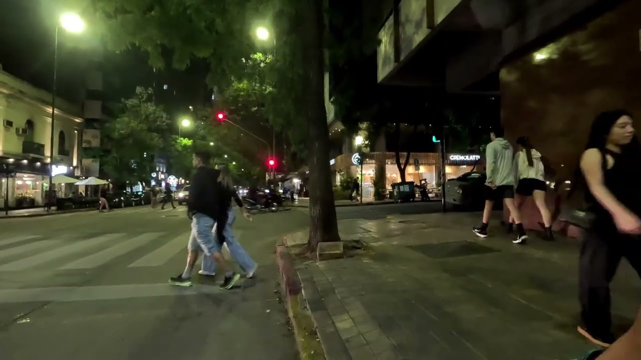 🌙✨ Así se ve la peatonal de Córdoba de noche ✨🌙