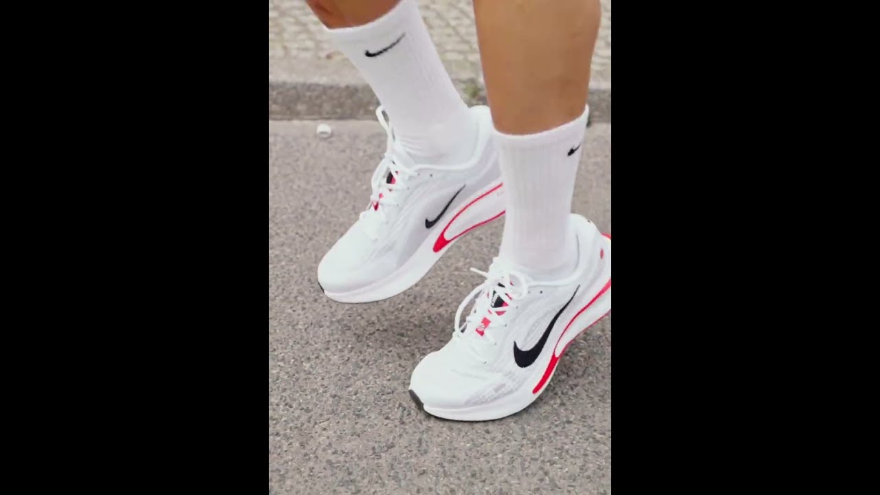 NIKE Performance JOURNEY RUN Road Running Shoes Sneakers Men White Black Fire Red Grey | Zalando