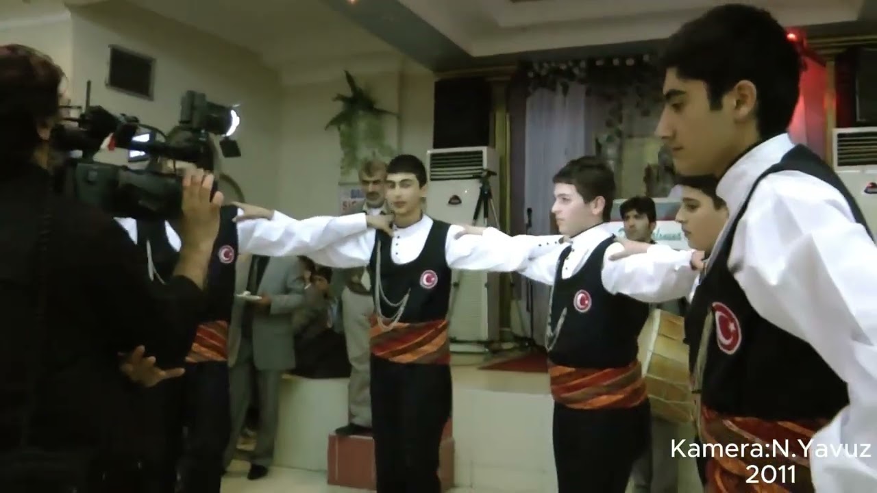 Bayburt Demirözü Beşpınar folklor ekibi gösterisi 2011