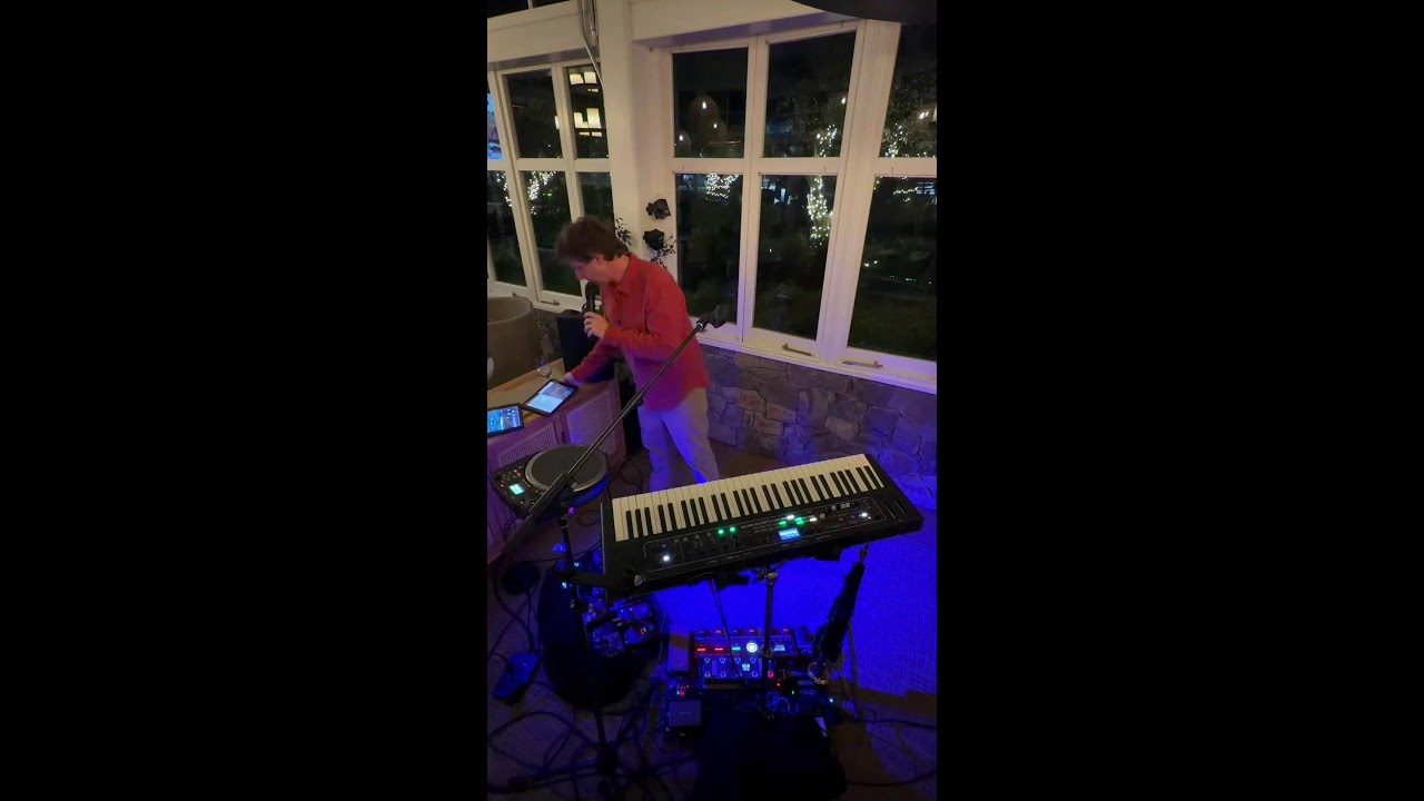 Live gig sounds like a studio. Incredible  