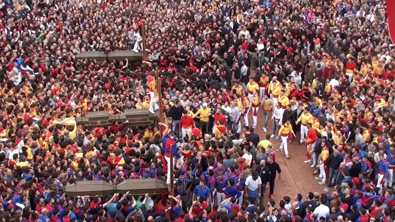 Festa dei Ceri Mezzani 2017 - Alzata in Piazza Grande (www.cronacaeugubina.it)