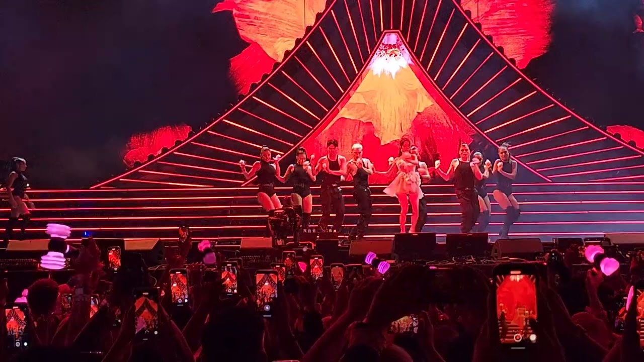 Blackpink Coachella 2023 Weekend 2 - Flower by Jisoo