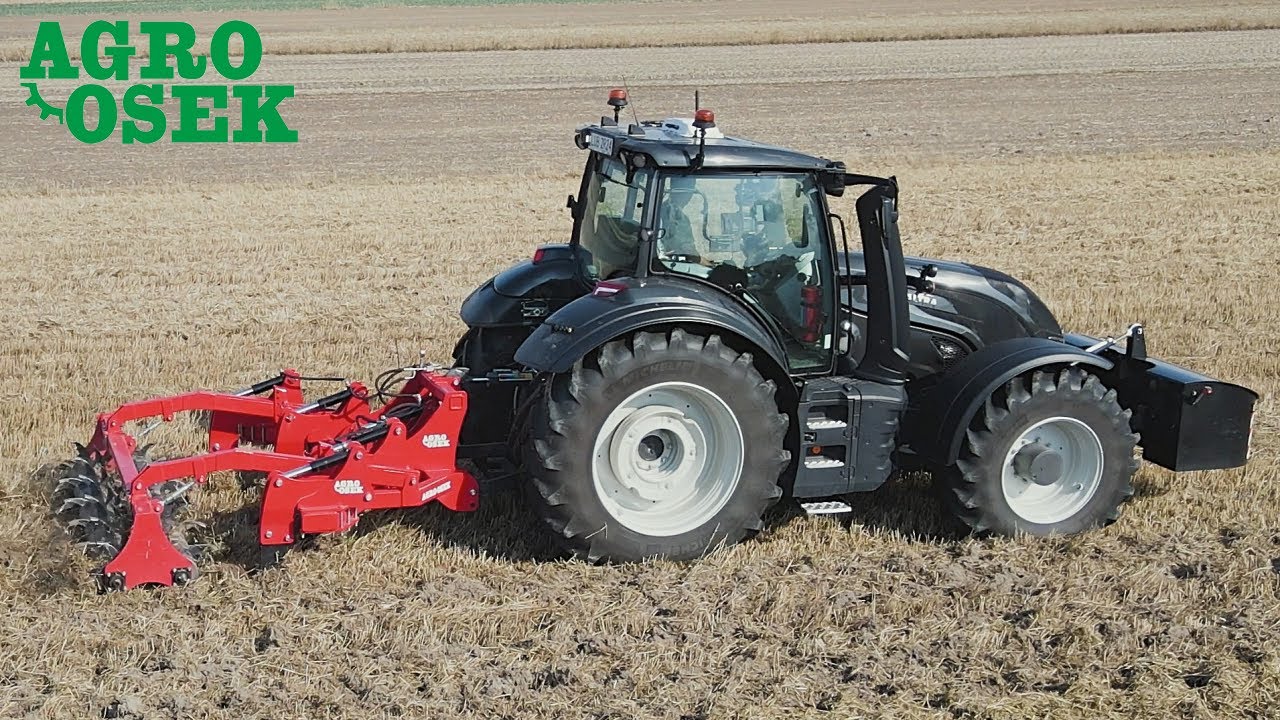 Głębosz z zabezpieczeniem hydraulicznym zębów oraz z wałem kolczasto-łapkowym firmy AGRO-OSEK