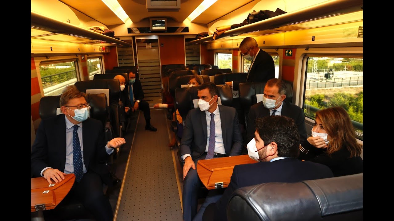 Su Majestad el Rey asiste al viaje inaugural del tren de alta velocidad Madrid-Murcia