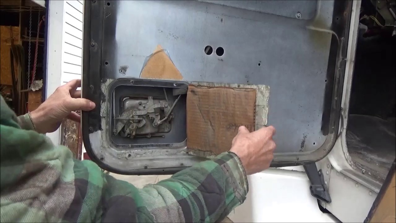 Cleaning and lubricating door lock on '97 Freightliner FLD