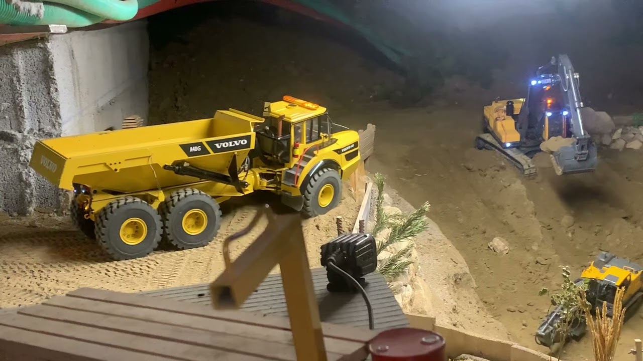 Dumper, ￼￼￼￼￼ Volvo A40￼G il se déplace sur le chantier 😊￼￼￼￼￼￼