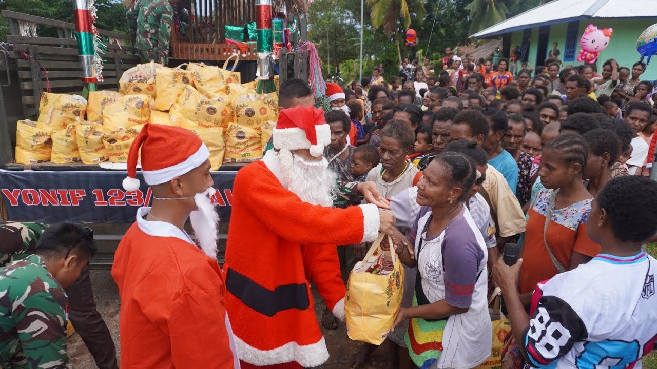 Satgas Yonif 123/Rajawali Tebar Kasih Natal hingga Pelosok Papua